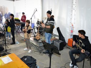 Corso di musica d'insieme pop-rock (voce, pianoforte, batteria, chitarra) PRE-AFAM